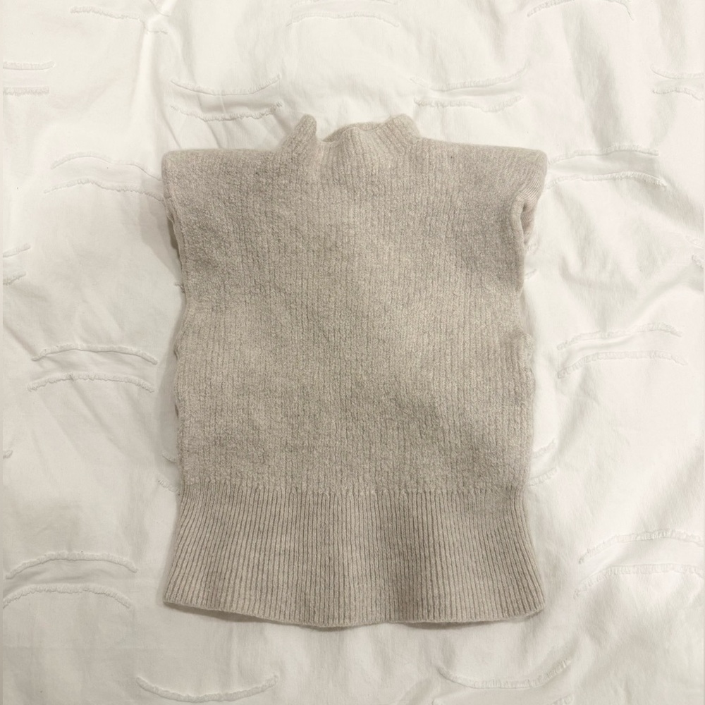 Aritzia Sleeveless Knit Sweater 100% Wool